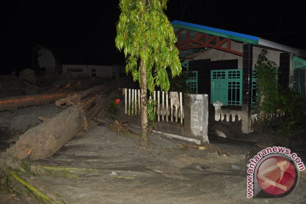 Dua korban tewas akibat banjir di Mamuju