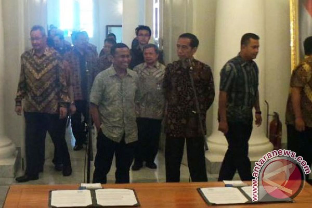 Sambut hari batik Dahlan pinjam kemeja supir