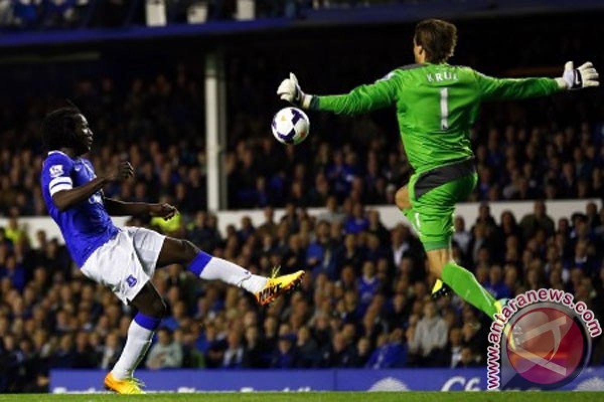 Everton curi poin dari kandang West Ham