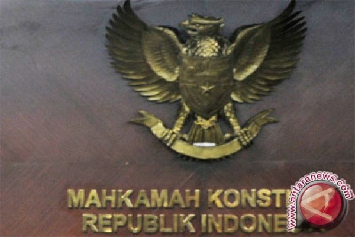 Menaruh harapan pada Mahkamah Konstitusi  