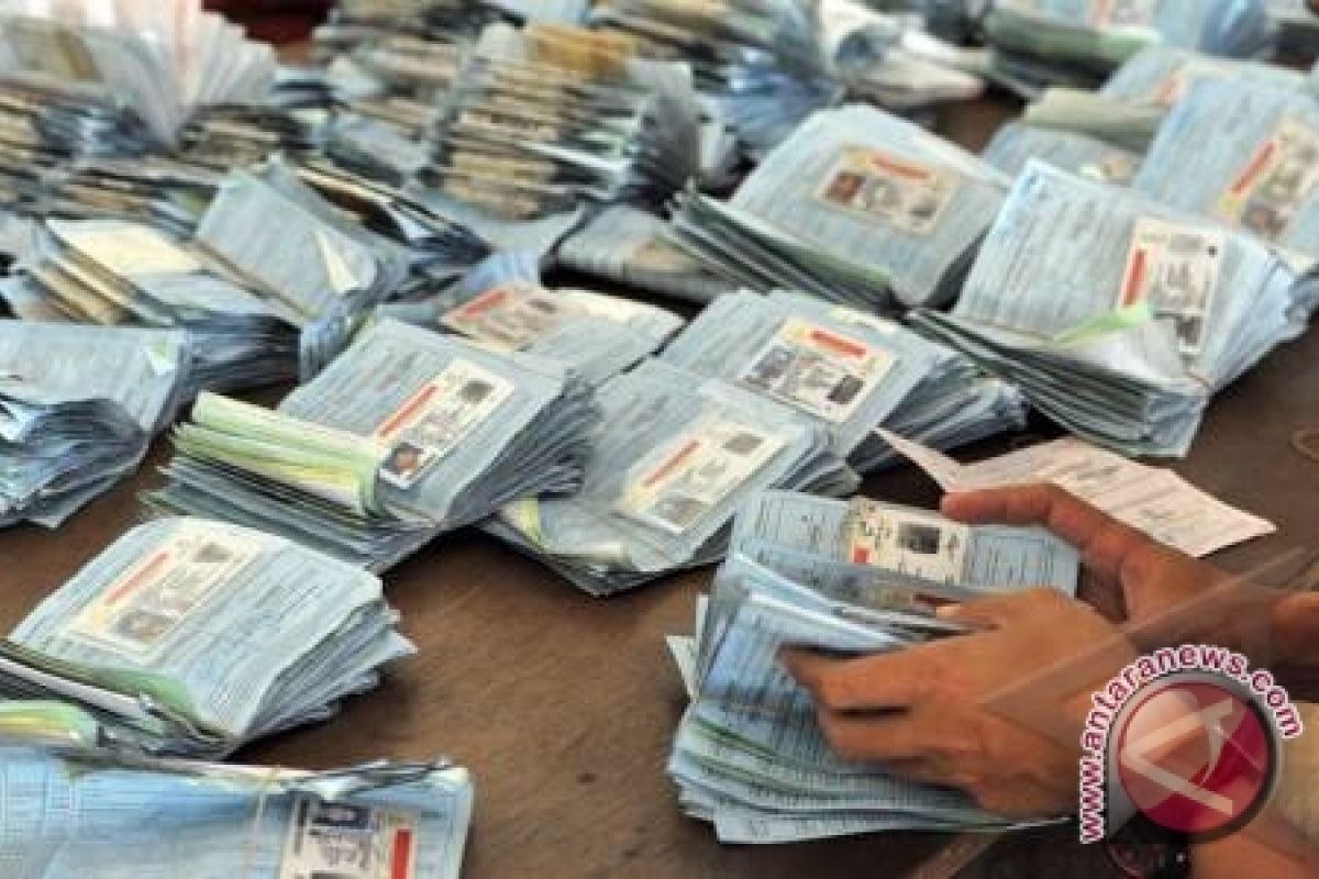 Polisi Bagikan SIM Gratis Kepada Pengunjung Pameran