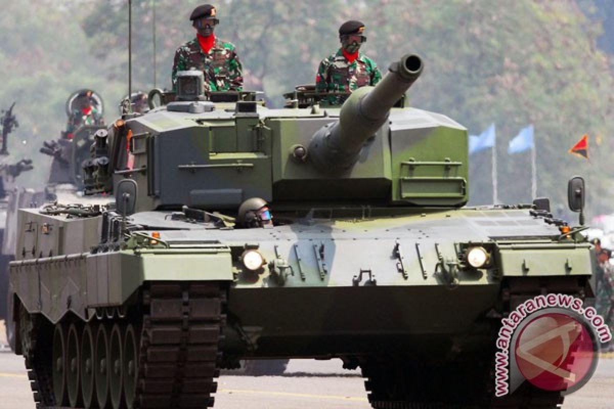 Warga Solo sambut antusias kedatangan Tank Leopard