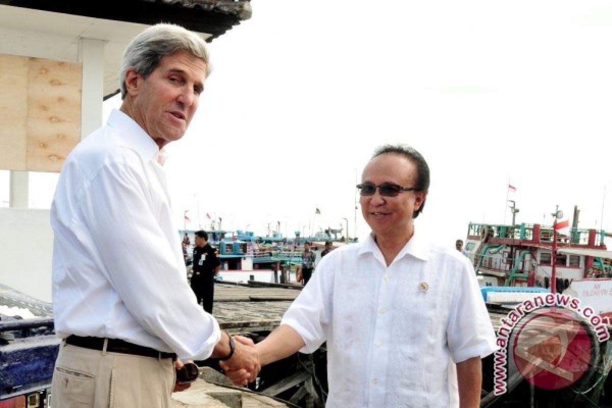 The U.S. Secretary of State and The Indonesian Minister of Marine Affairs and Fisheries Talk Fishery Sector