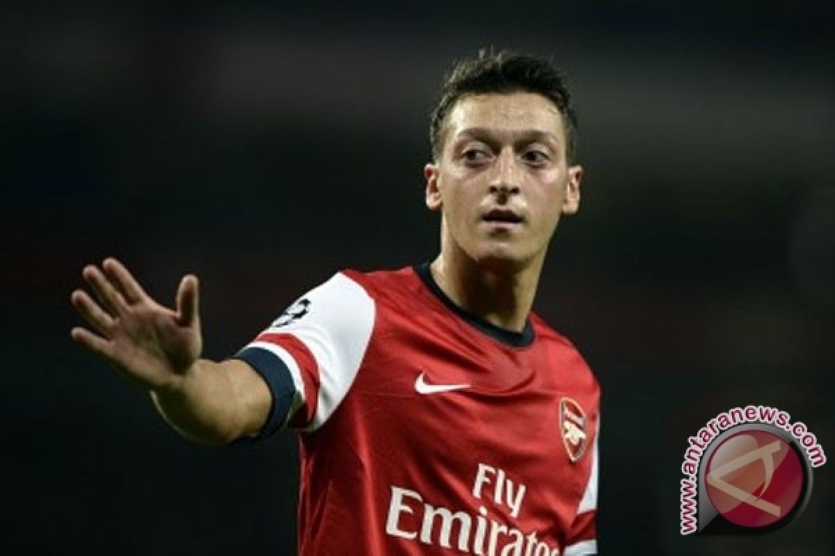 Legenda Arsenal Sebut Ozil Tepat Bermain di Manchester United