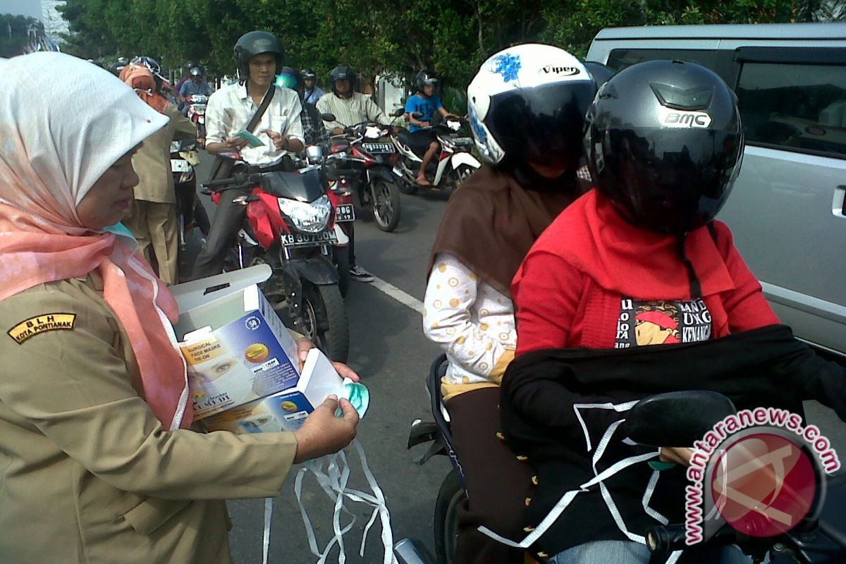 BLH Kota Pontianak Bagikan Empat Ribu Masker Gratis