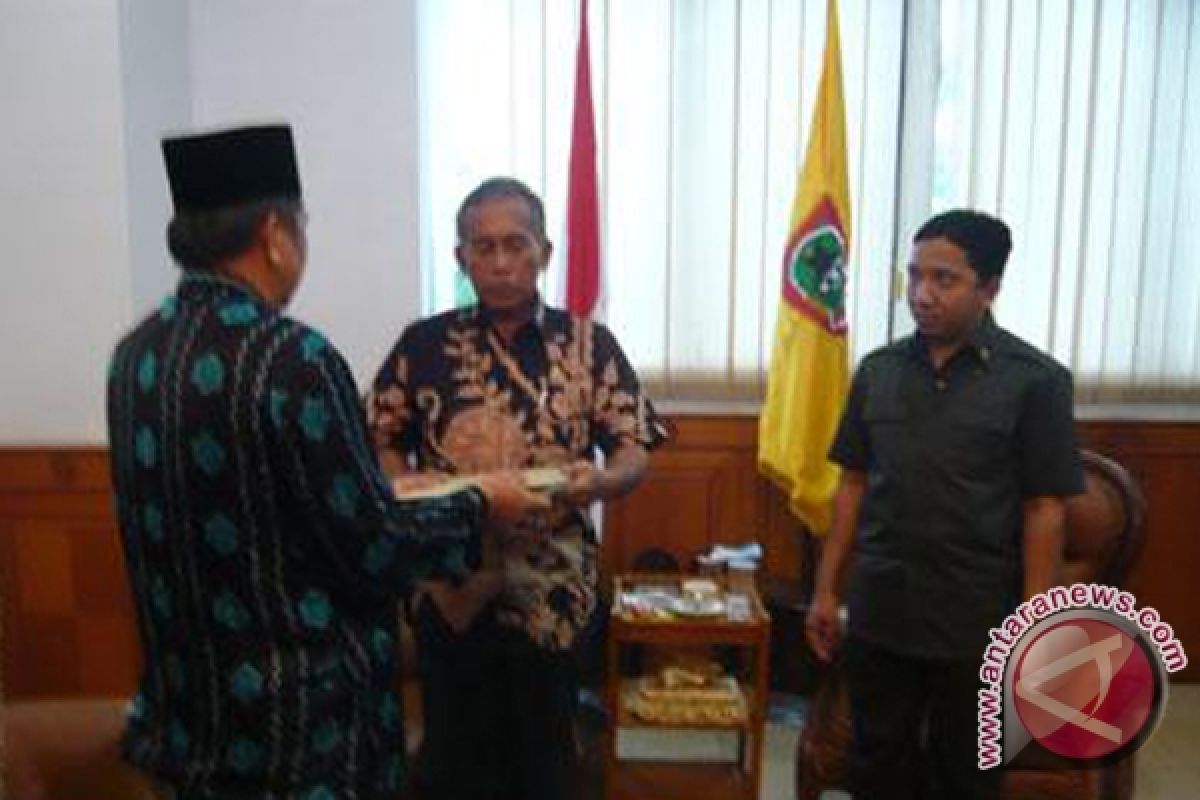 Pelantikan Anggota DPRD Kalsel Di Gedung Sendiri