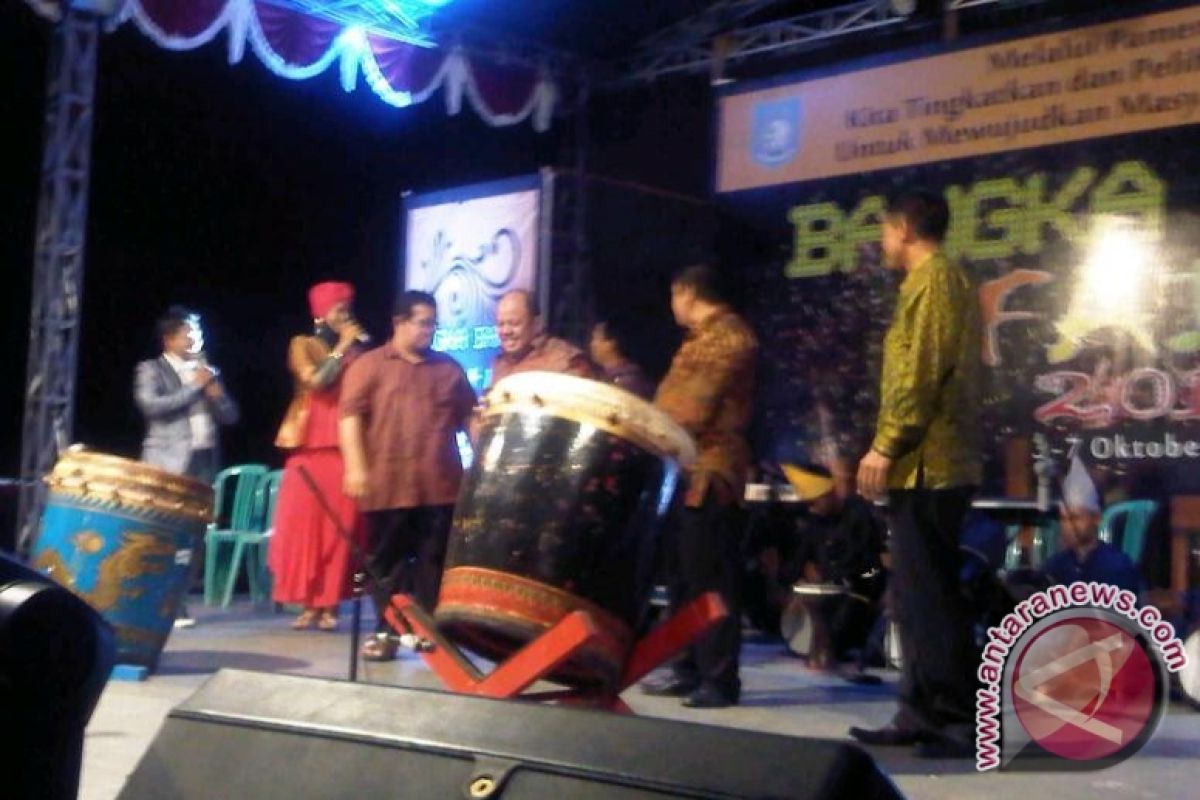 Bupati Tutup Bangka Barat Fair 2013