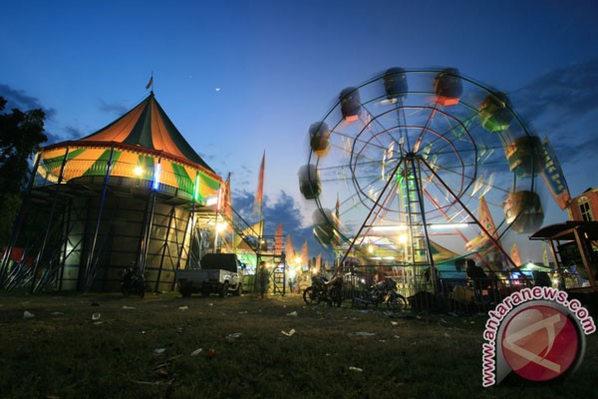 Polisi menutup sementara wahana bianglala di "Jateng Fair 2018"