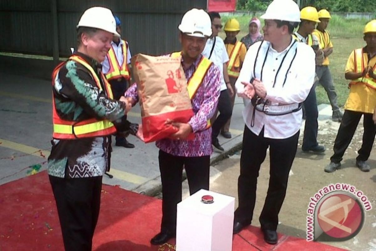 Holcim Resmikan Fasilitas Pengepakan dan Silo di Pontianak