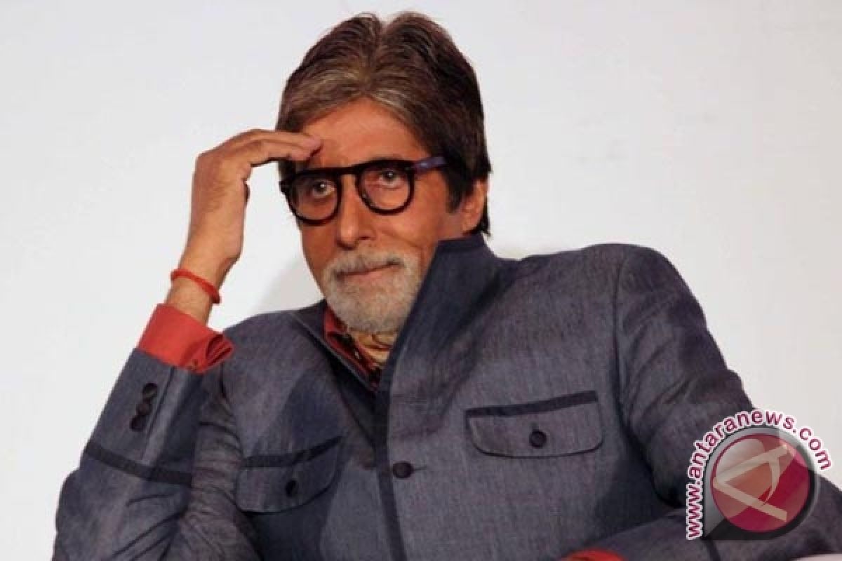 Amitabh Bachchan berulang tahun ke-71 