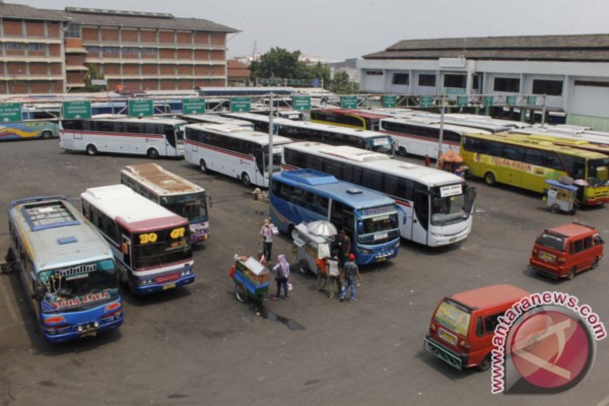 Petugas catat lonjakan pemudik di terminal Bekasi