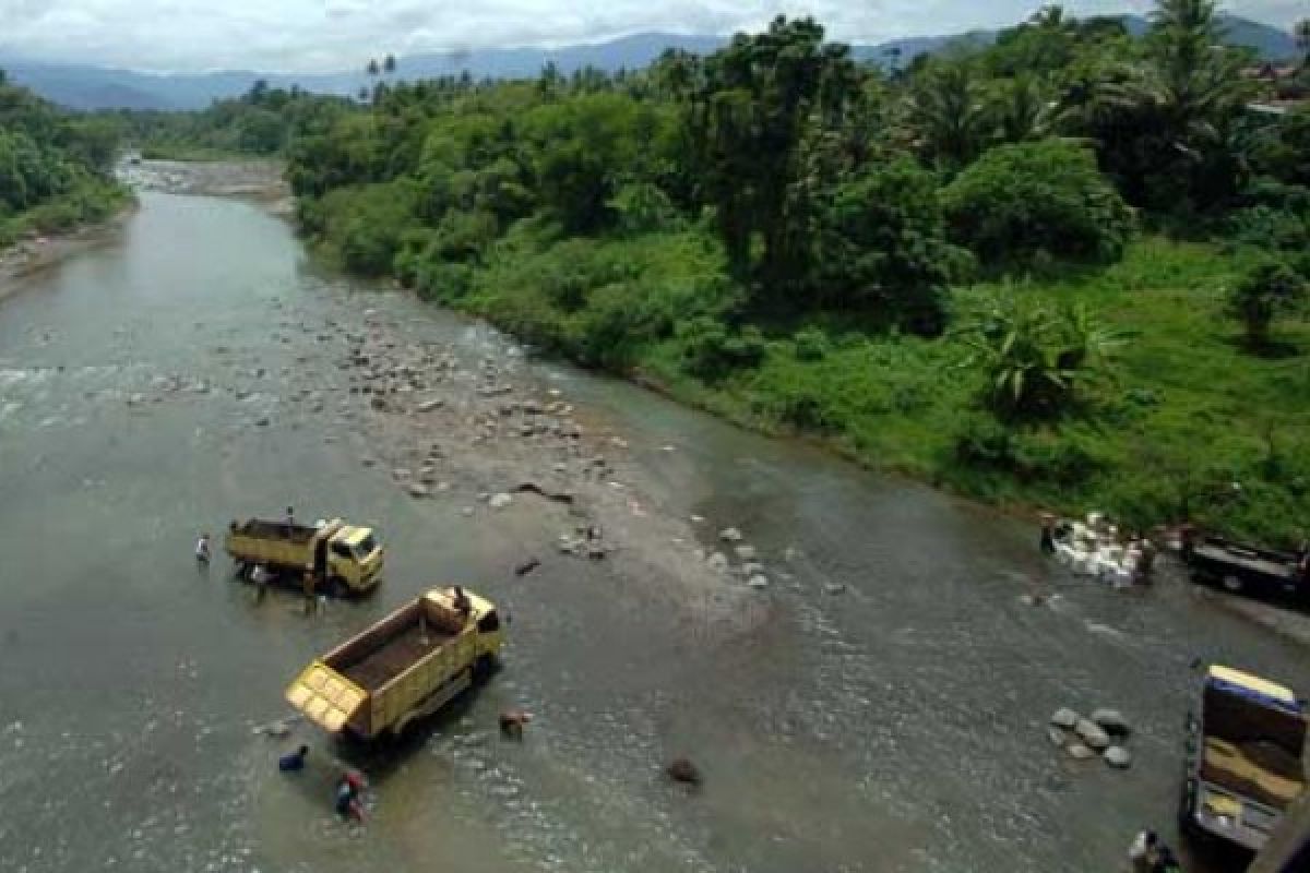 20 unit tambang liar beroperasi di Pesisir Selatan