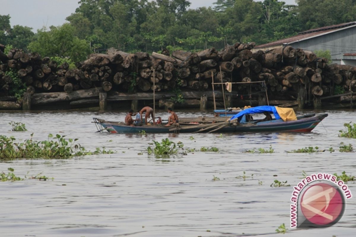 Sungai Martapura Banjarmasin Kembali Dipenuhi Sampah