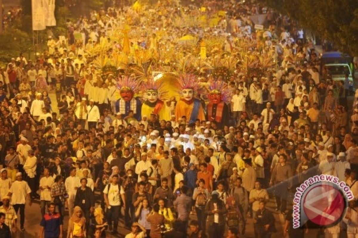 Jokowi Pawai Jalan di Jakarta Night Religious Festival