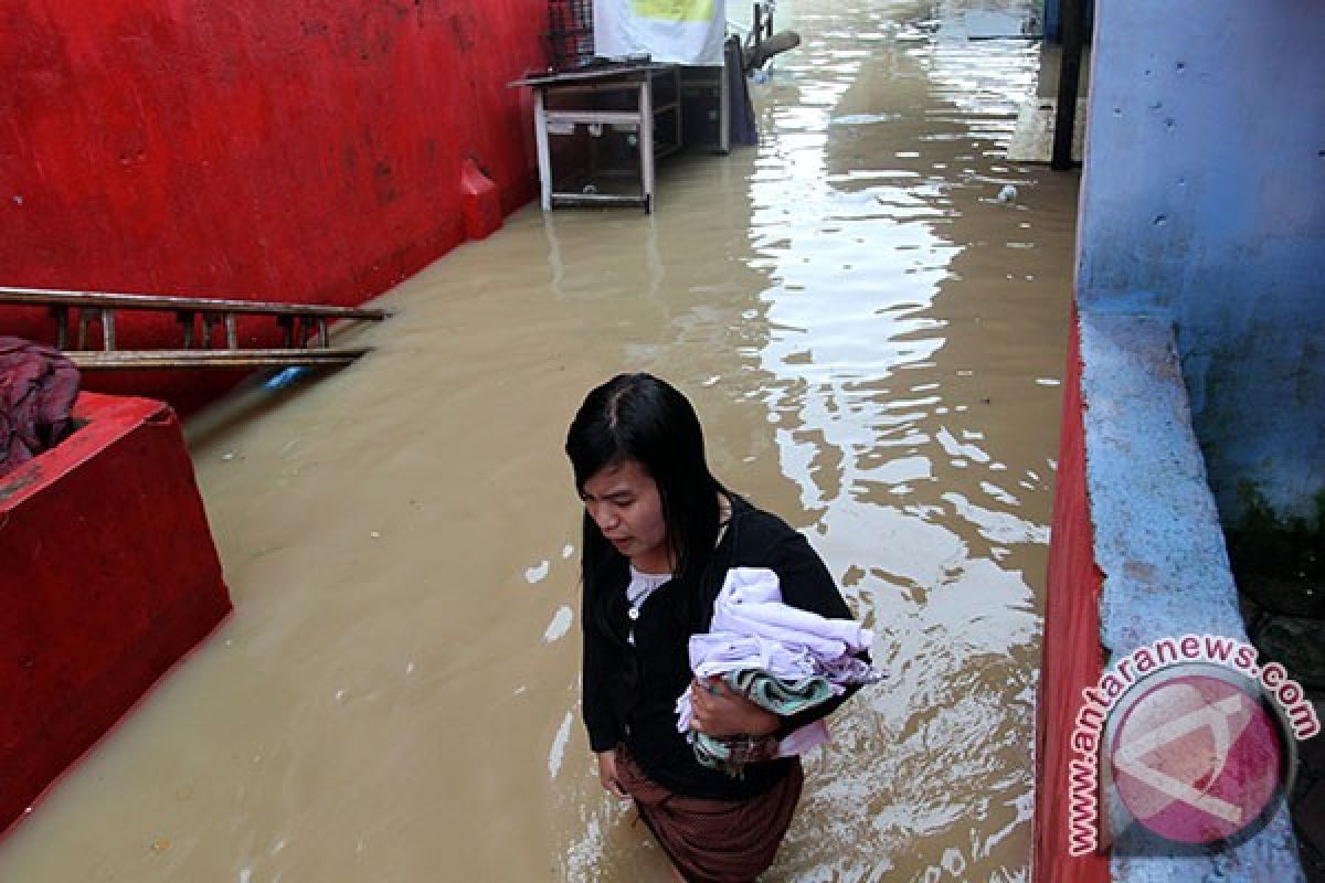 Idul Adha di Jakarta diwarnai banjir