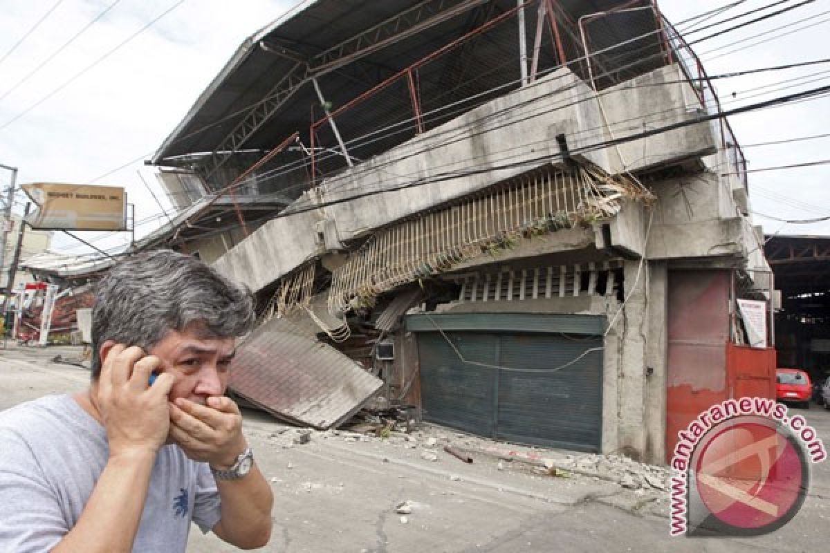 Gedung ambruk akibat gempa di Filipina, empat tewas