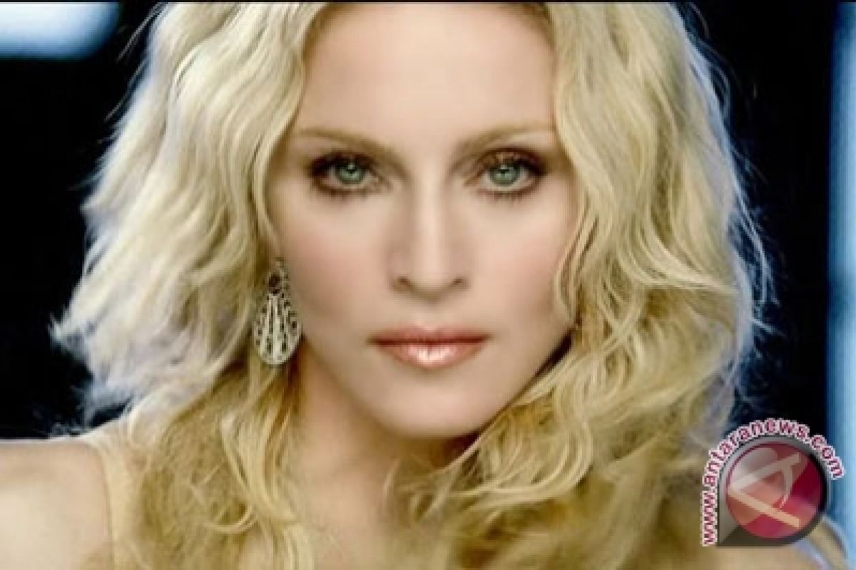 Madonna Tanggapi Tuduhan Implan Bokong