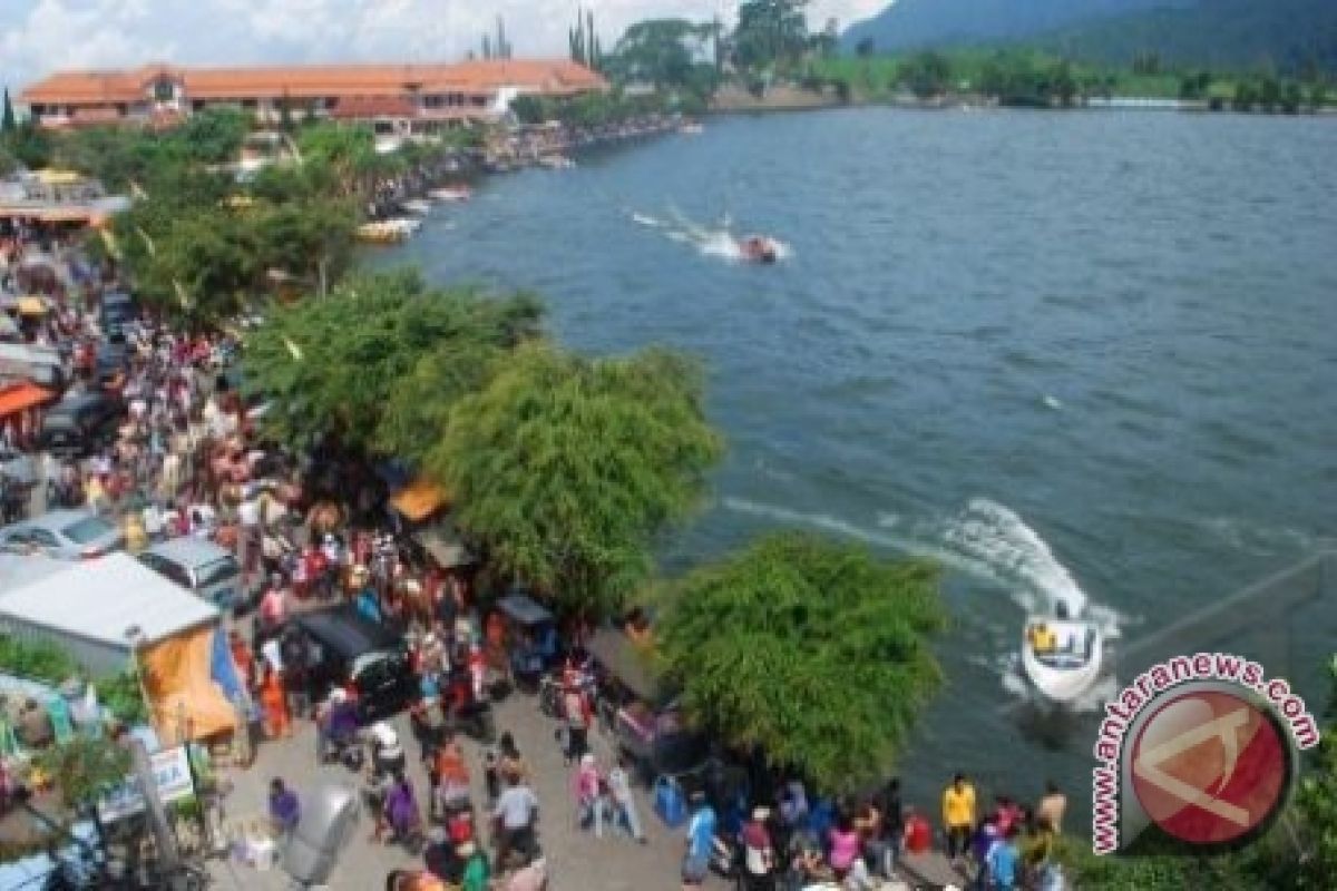 Telaga Sarangan Ramai