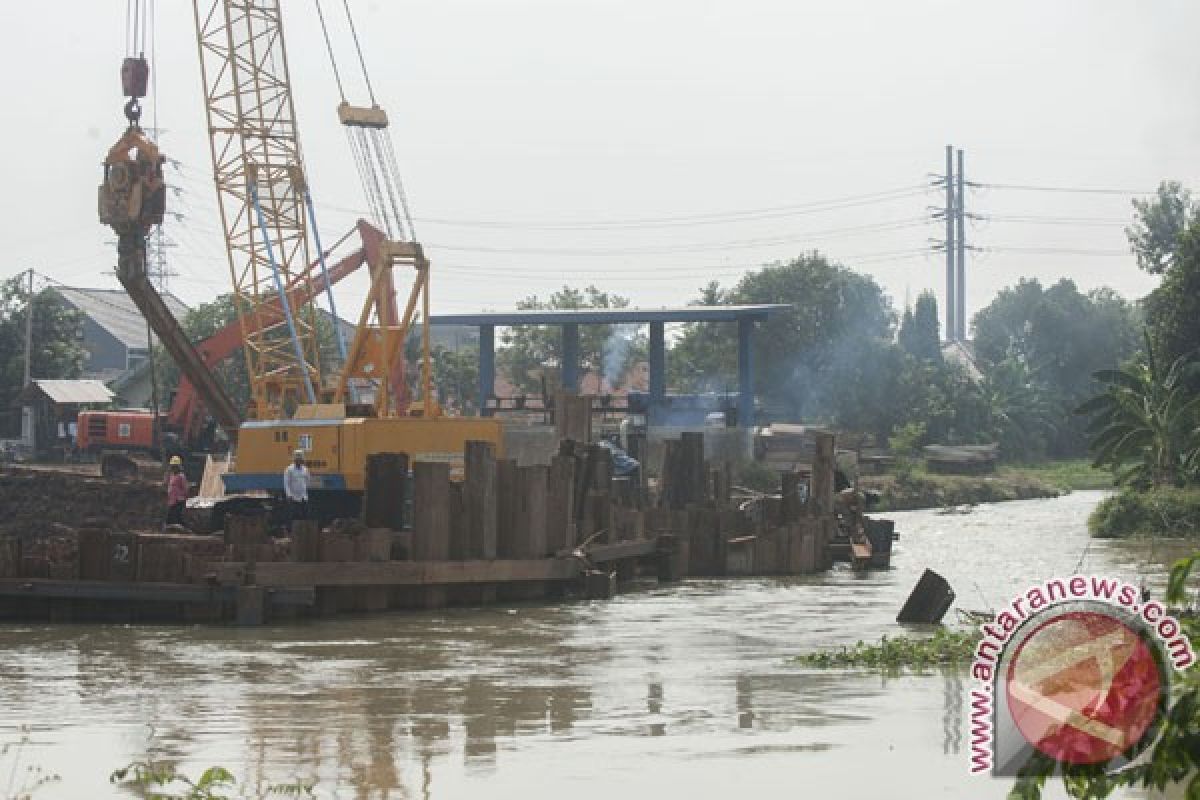 Kali Bekasi belum terbebas limbah busa