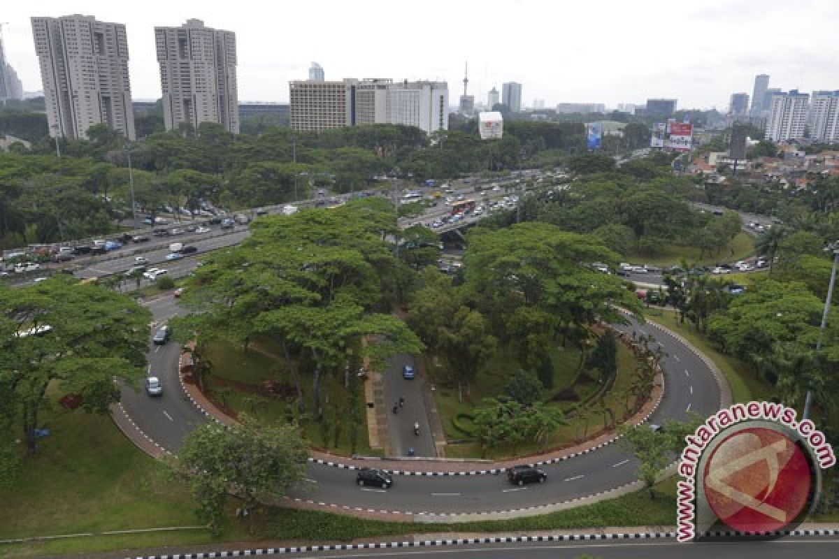 BOM JAKARTA - Pintu keluar tol Semanggi ditutup