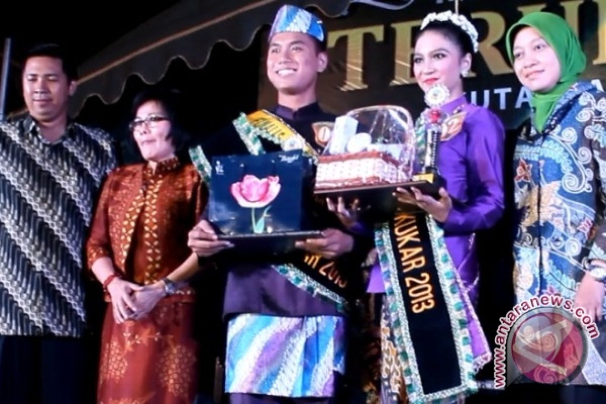 Agung dan Aulia Duta Wisata Kukar 2013