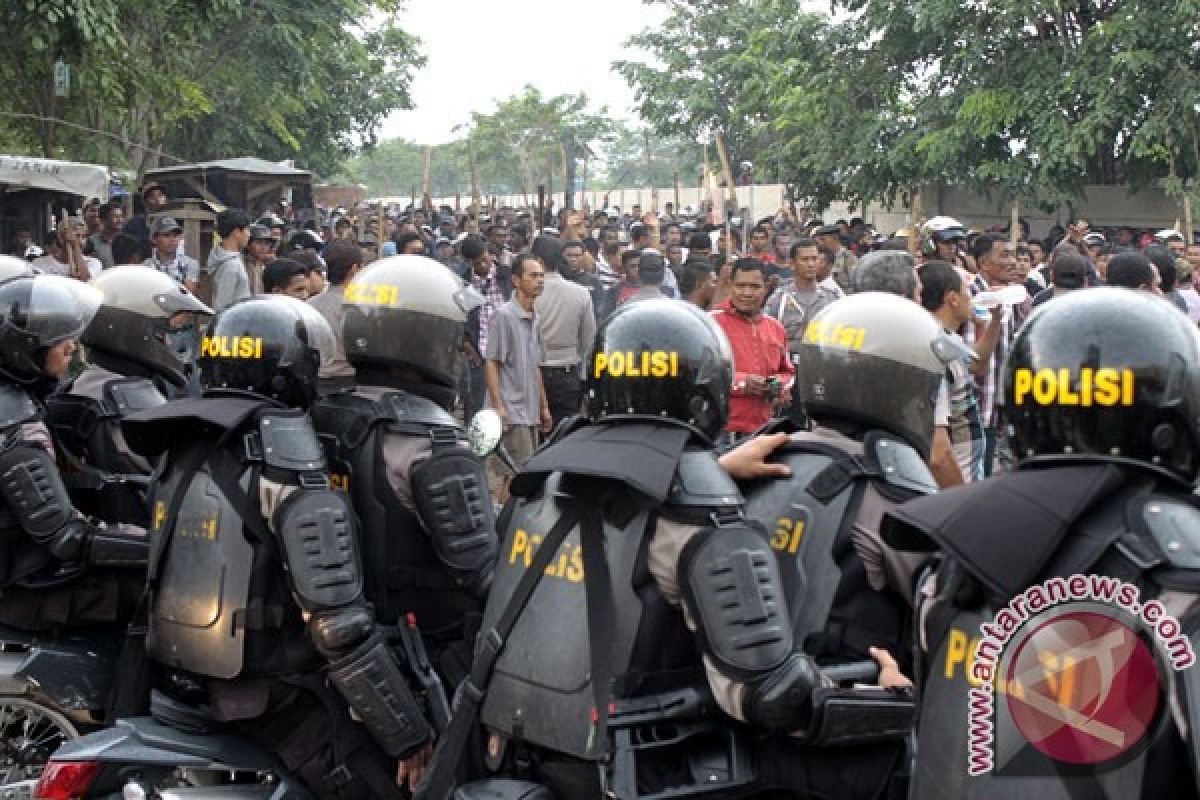 Ratusan personel polisi amankan bentrok warga Padang