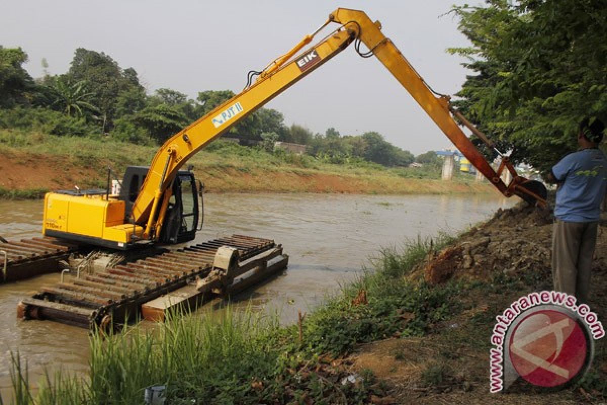 Sungai Kalimalang tercemar limbah dari Bogor