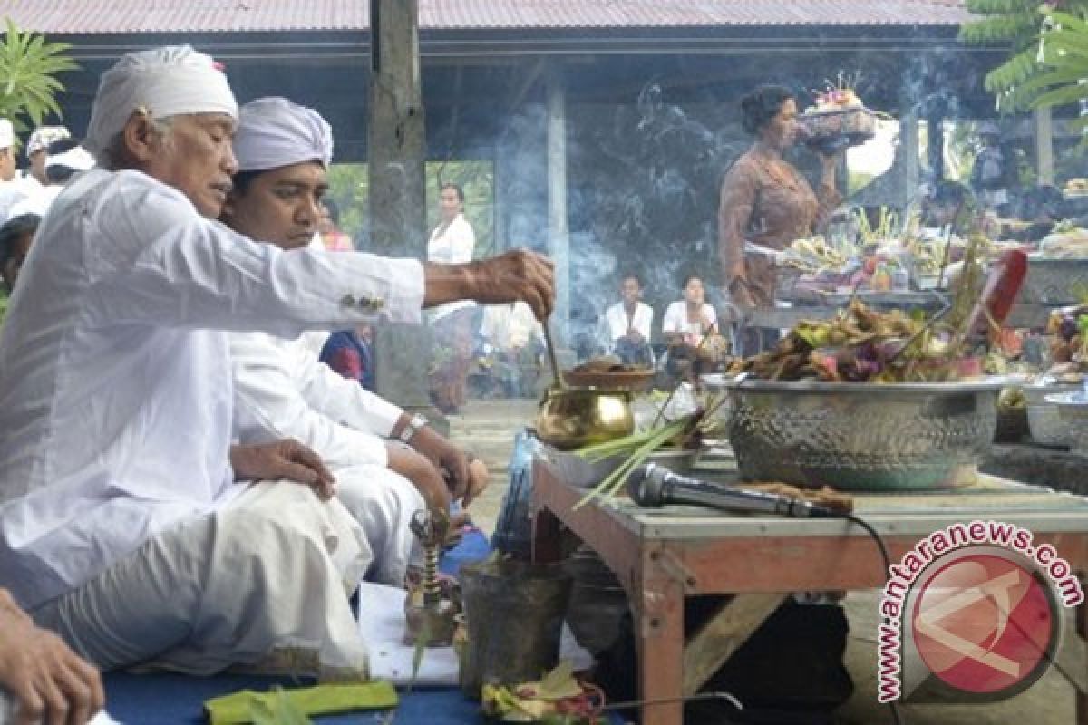 Umat Hindu rayakan hari suci Kuningan