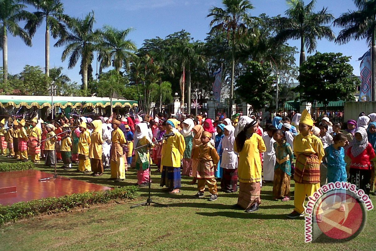 Pontianak Gelar Lomba Makan Saprahan Adat Melayu