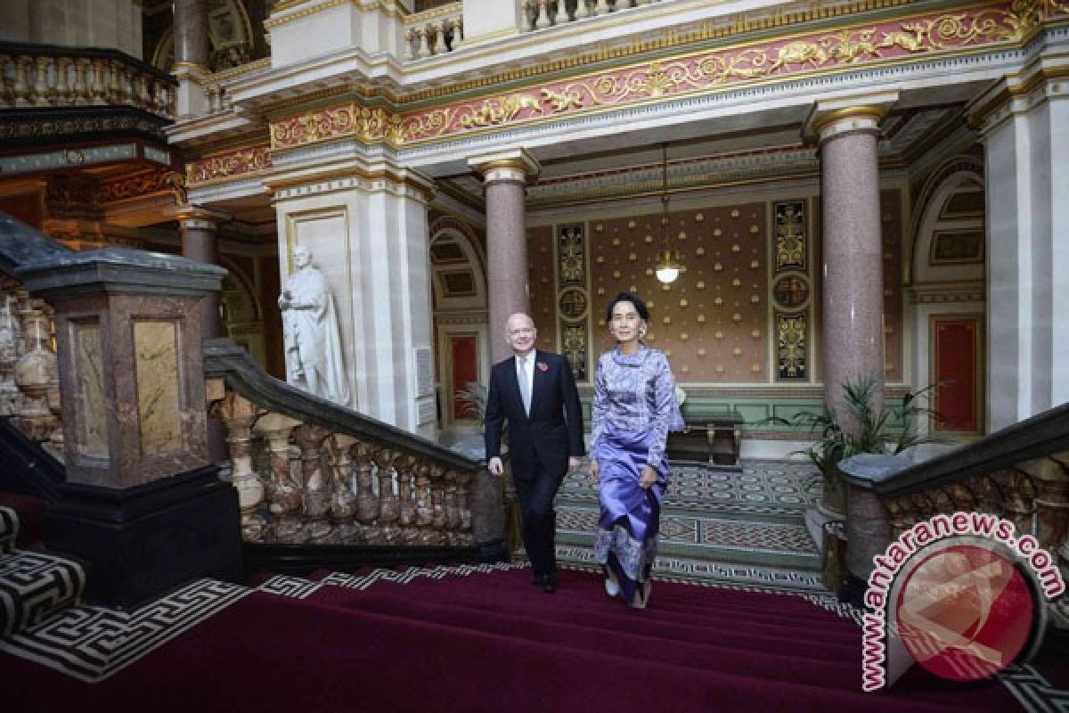 Suu Kyi belajar dari proses perdamaian Irlandia Utara