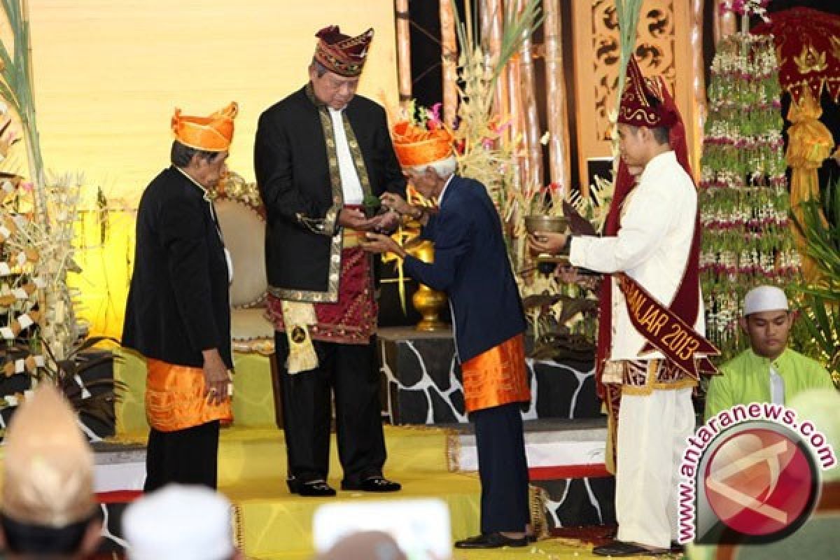 SBY dianugerahi gelar adat Banjar