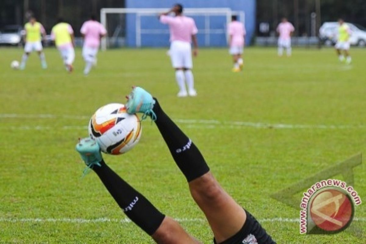 Dua anak Indonesia mengikuti program sepak bola internasional di Rusia