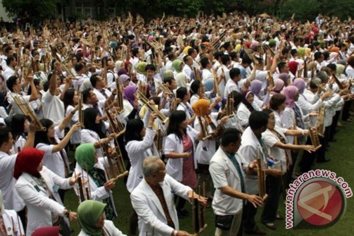 Bandung gelar Angklung Pride 2013