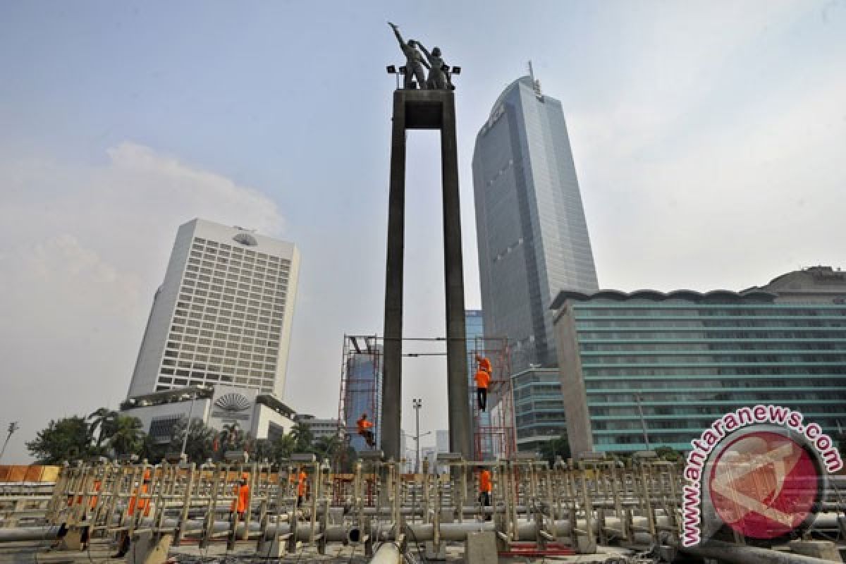 Jembatan penyeberangan di Bundaran HI akan dirobohkan