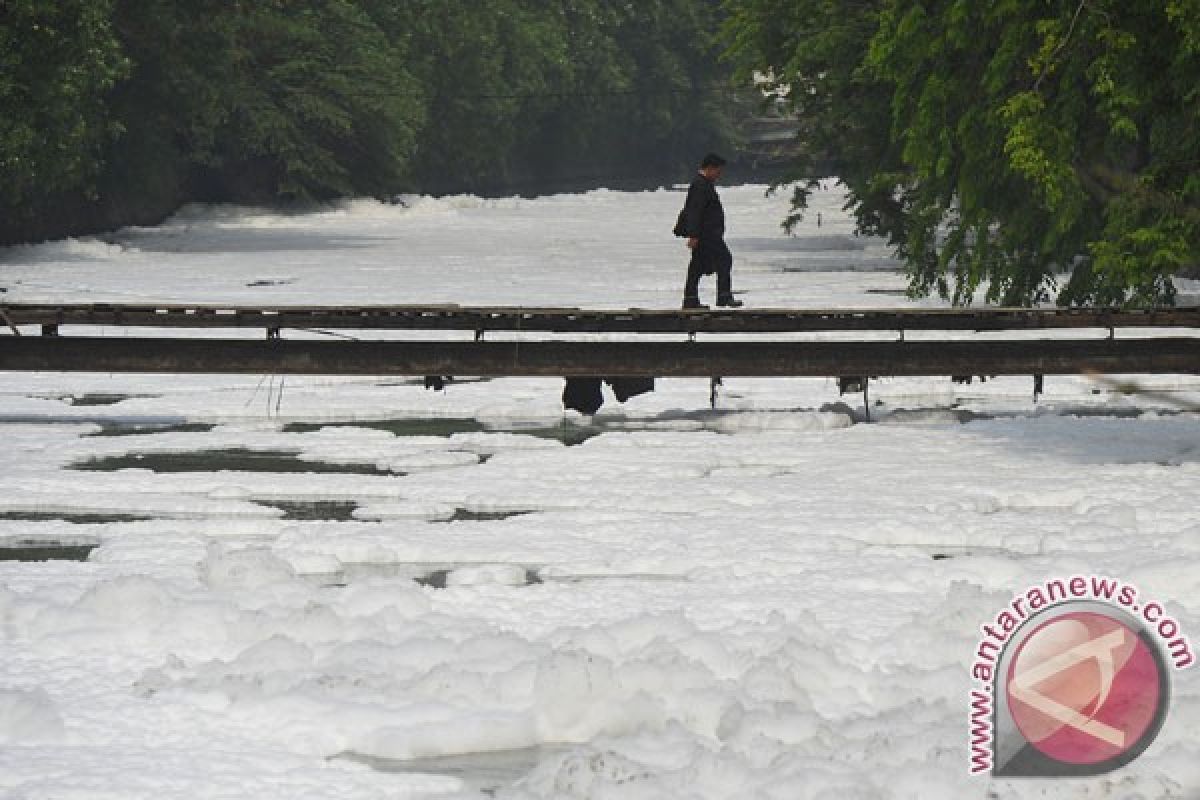 Warga cemari Sungai Deli dikenai pidana UU Lingkungan