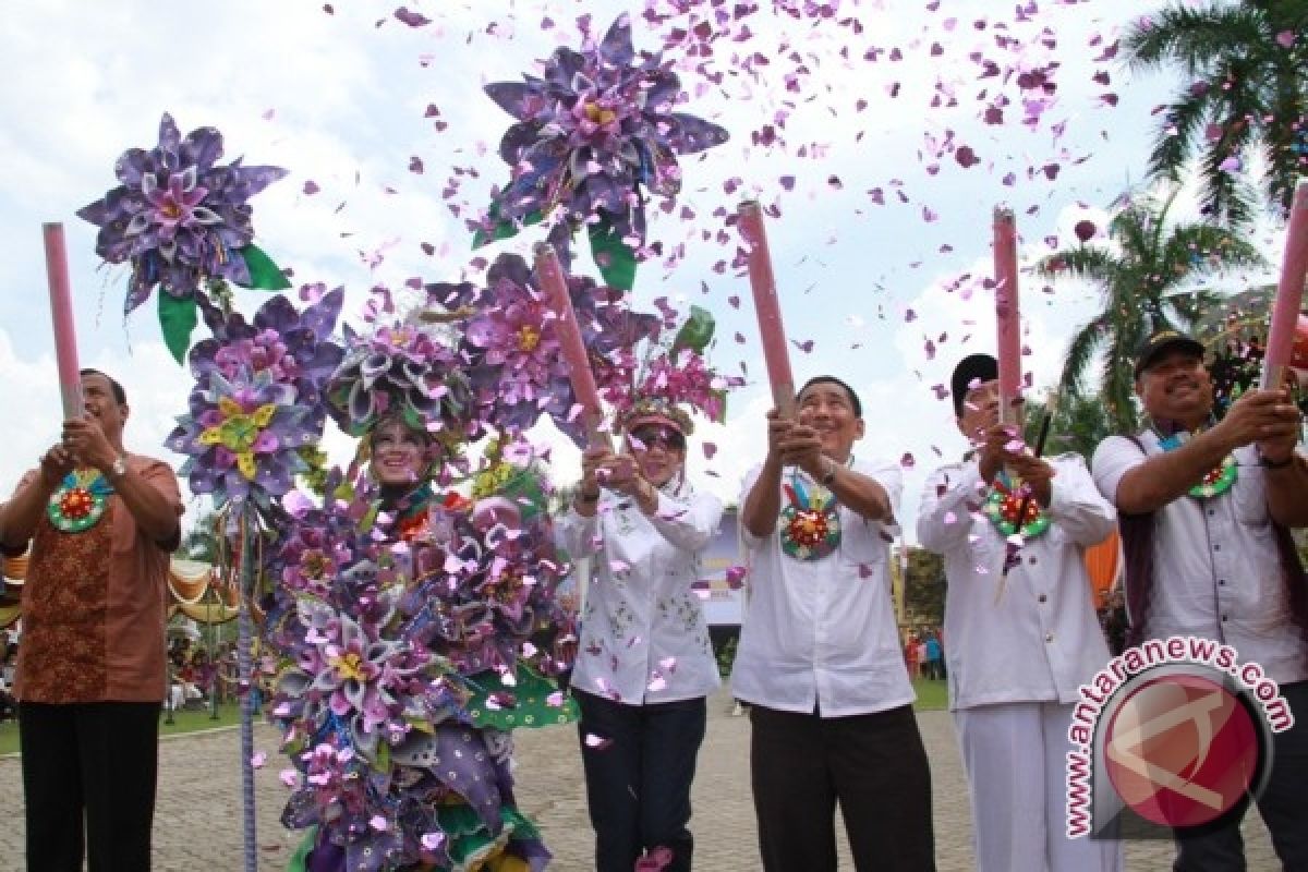 Tenggarong Kutai Carnival Pukau Penonton