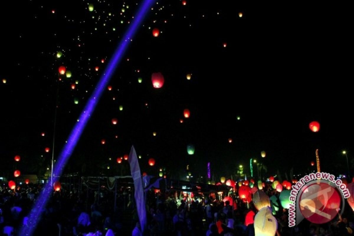 Kukar Pecahkan Rekor Menerbangkan Lampion Terbanyak