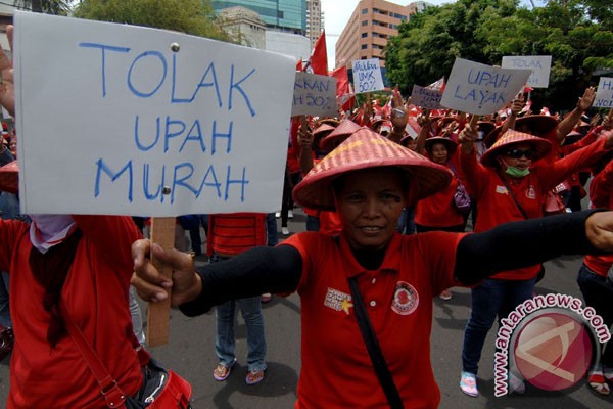 Buruh Surabaya tetap tuntut UMK Rp3 juta