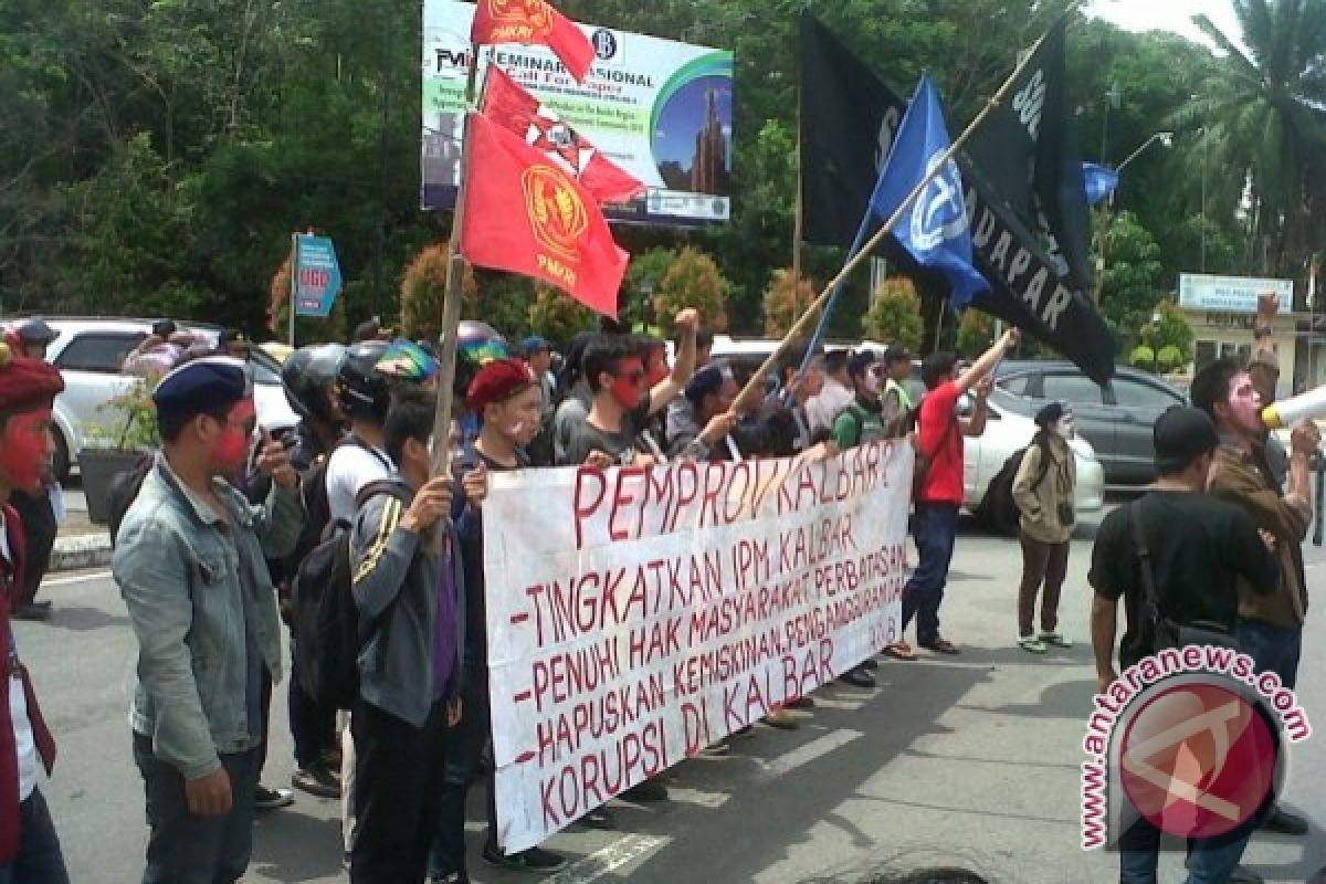 Pemuda Kalbar Tuntut Pemerintah Perhatikan Pendidikan Perbatasan 