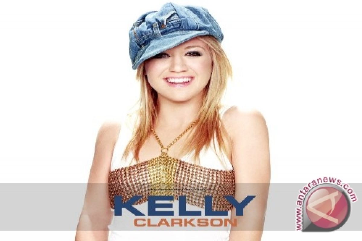  Kelly Clarkson Menikah Dengan Manajer Musik