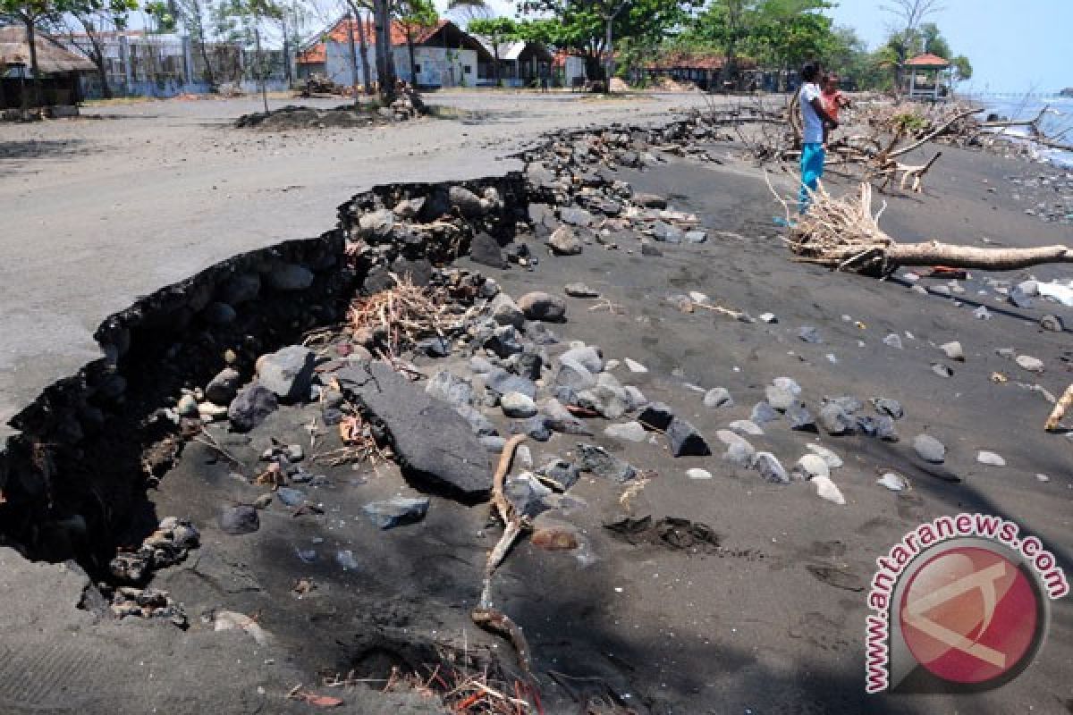 Abrasi membuat objek wisata Pantura terancam bangkrut