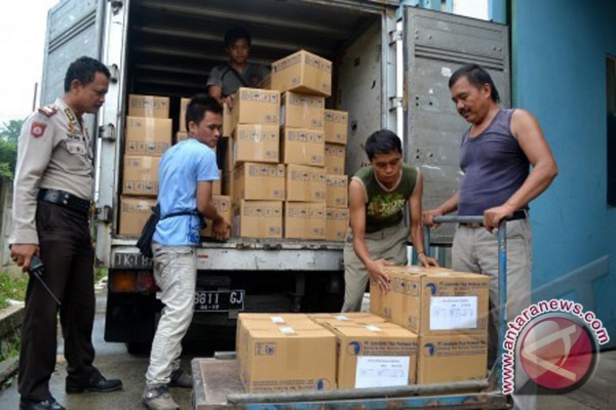 KPU Banjarbaru Distribusikan Logistik Pilkada H-1
