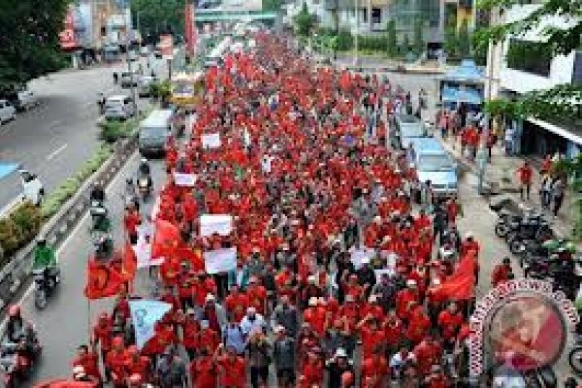 Sopir Angkot di Bukittinggi Unjuk Rasa Tolak Angkutan "Online"