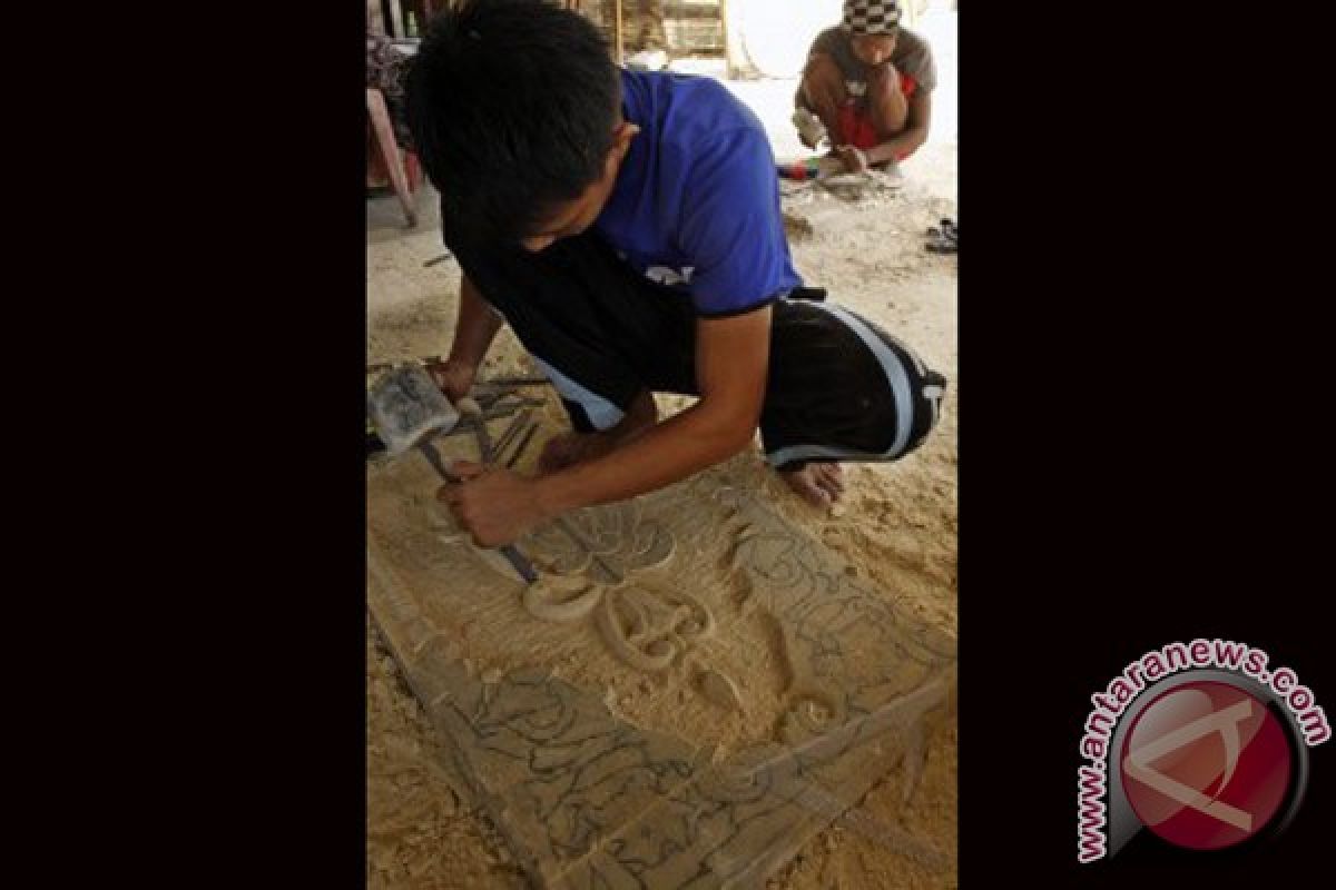 KERAJINAN UKIR BATU PARAS