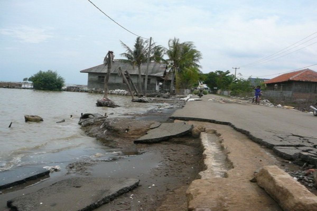 Pemkab Karawang Alokasikan Rp6,8 Miliar Atasi Abrasi 