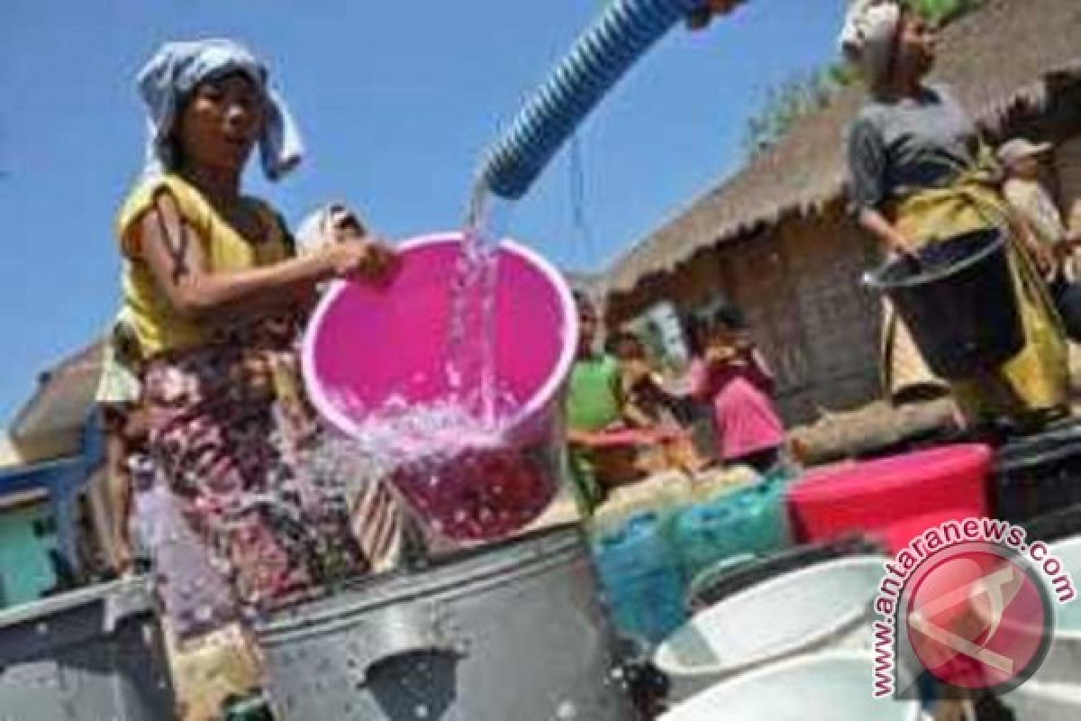 Dinsosdukcapil NTB fokus distribusi air bersih ke Jerowaru - Lombok Timur
