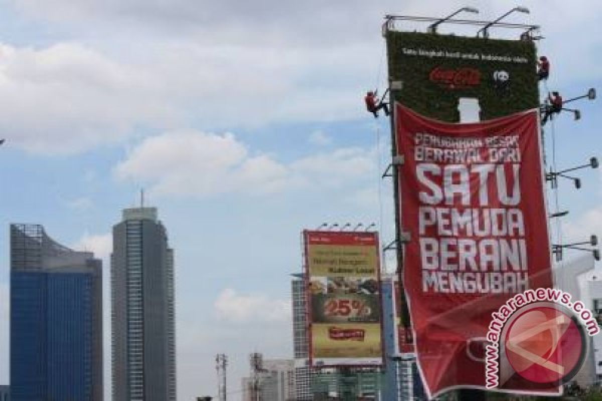 Bekasi rugi Rp2 miliar akibat reklame ilegal