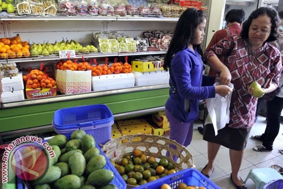 Buah Impor Lebih Diminati Pembeli Jelang Galungan 