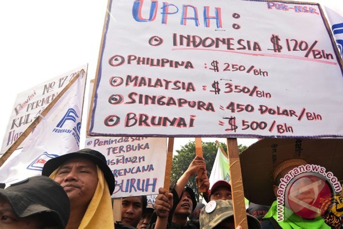 Buruh Bekasi tuntut kenaikan UMK 30 persen