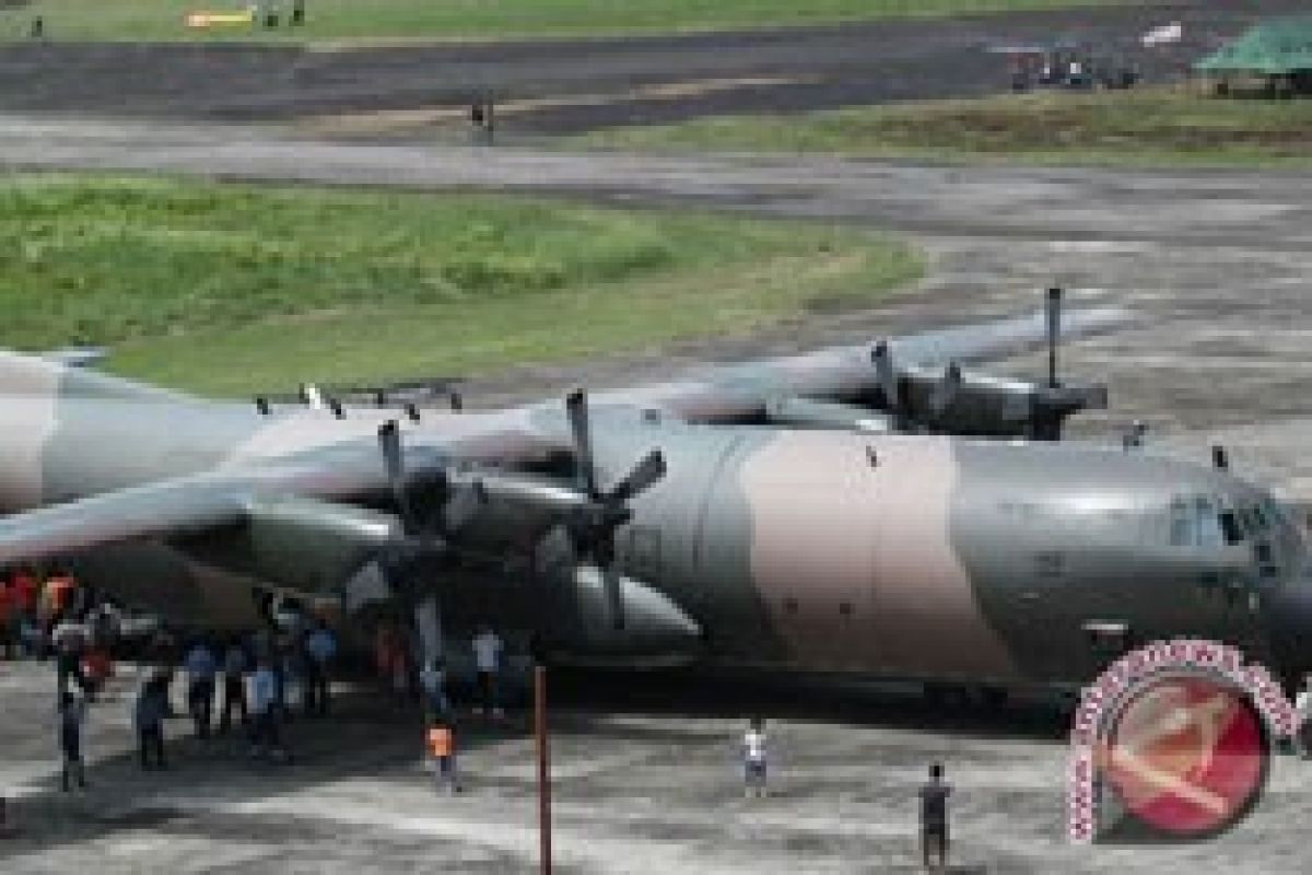 Empat Hercules TNI-AU Mendarat di Hang Nadim